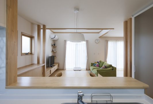 キッチンからリビングが見渡せます